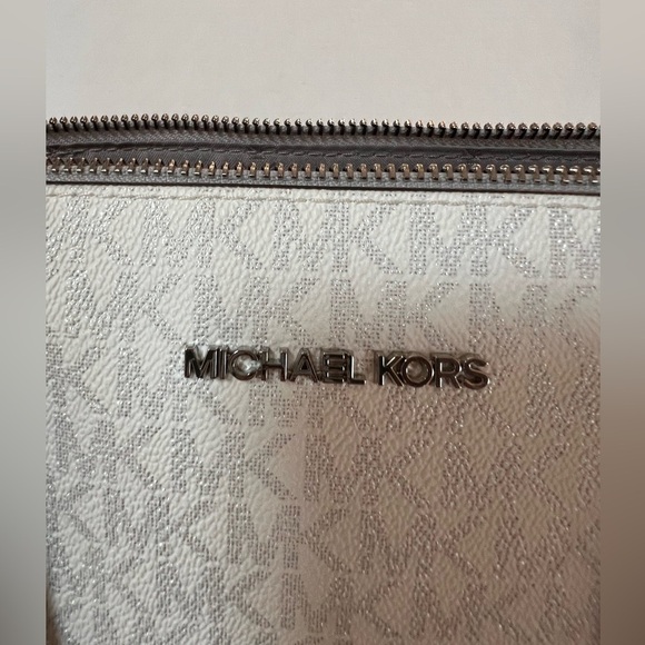 NWT Michael Kors Charlotte Large Signature Logo and Metallic Tote Bag - Picture 7 of 9